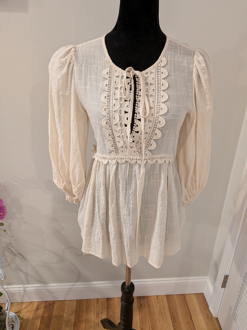 Boho Lace-Up Peasant Blouse in Cream Size Small